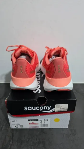 Used Saucony Sneakers bike — image 5 of 7