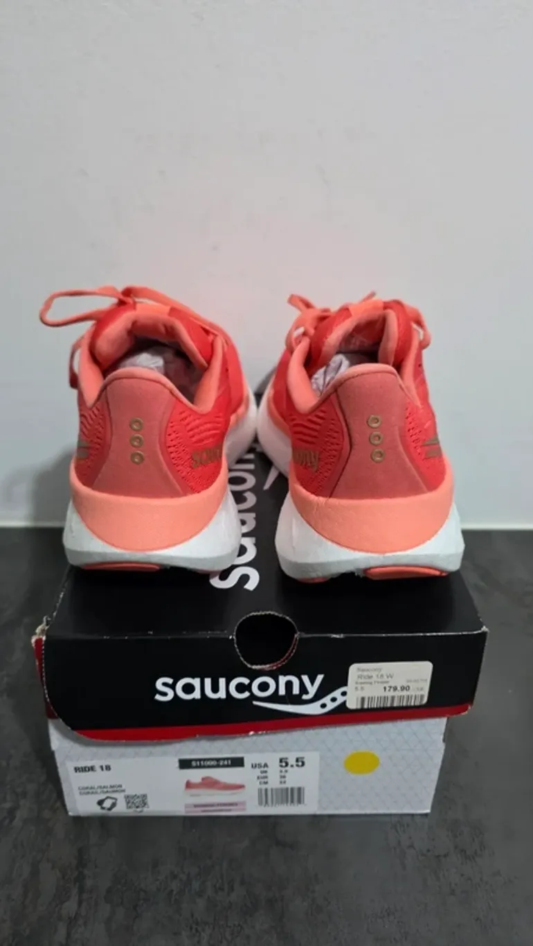 Used Saucony Sneakers bike — image 5 of 7