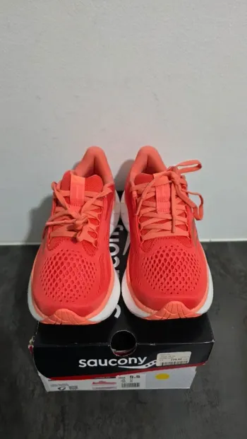 Used Saucony Sneakers bike — image 3 of 7