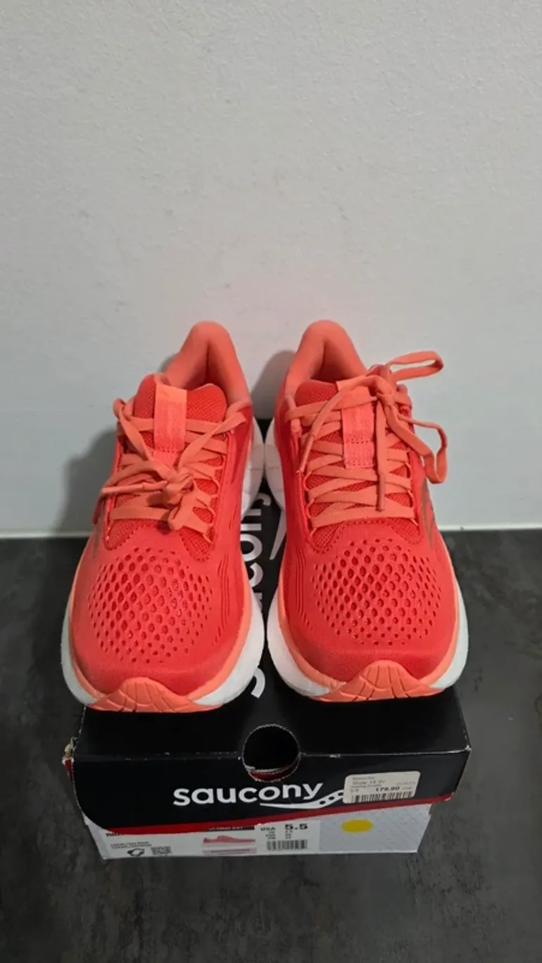 Used Saucony Sneakers bike — image 3 of 7