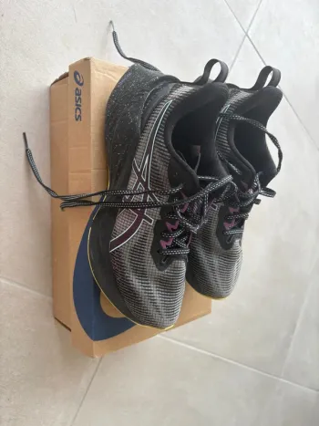 Asics Novablast 3 LE Running Shoes de segunda mano