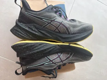 Asics Novablast 3 LE bike de segunda mano — imagen 4 de 7