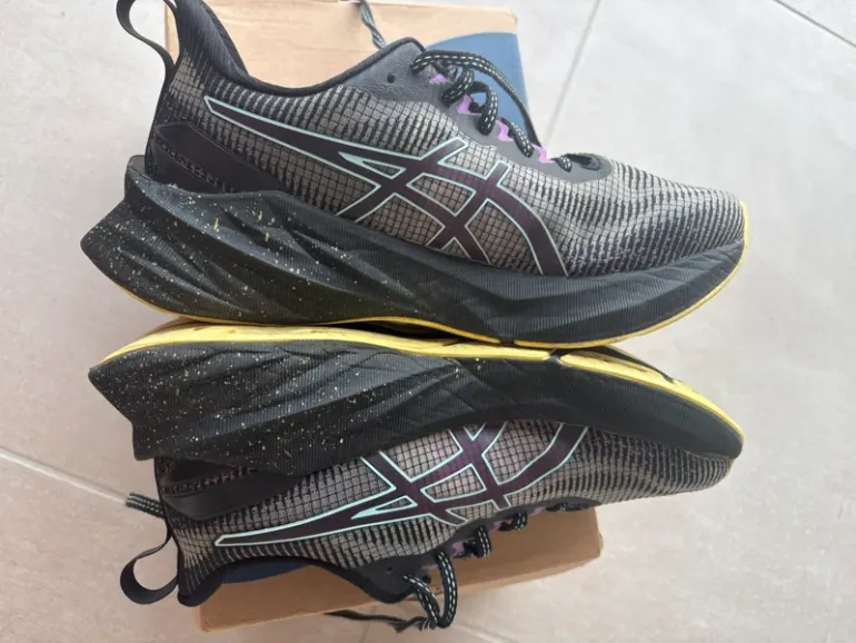Asics Novablast 3 LE bike de segunda mano — imagen 4 de 7