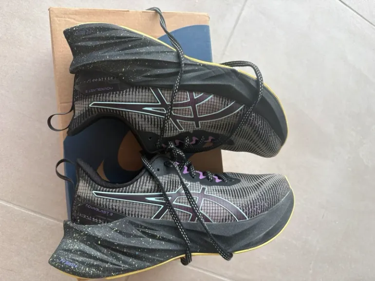 Asics Novablast 3 LE bike de segunda mano — imagen 5 de 7