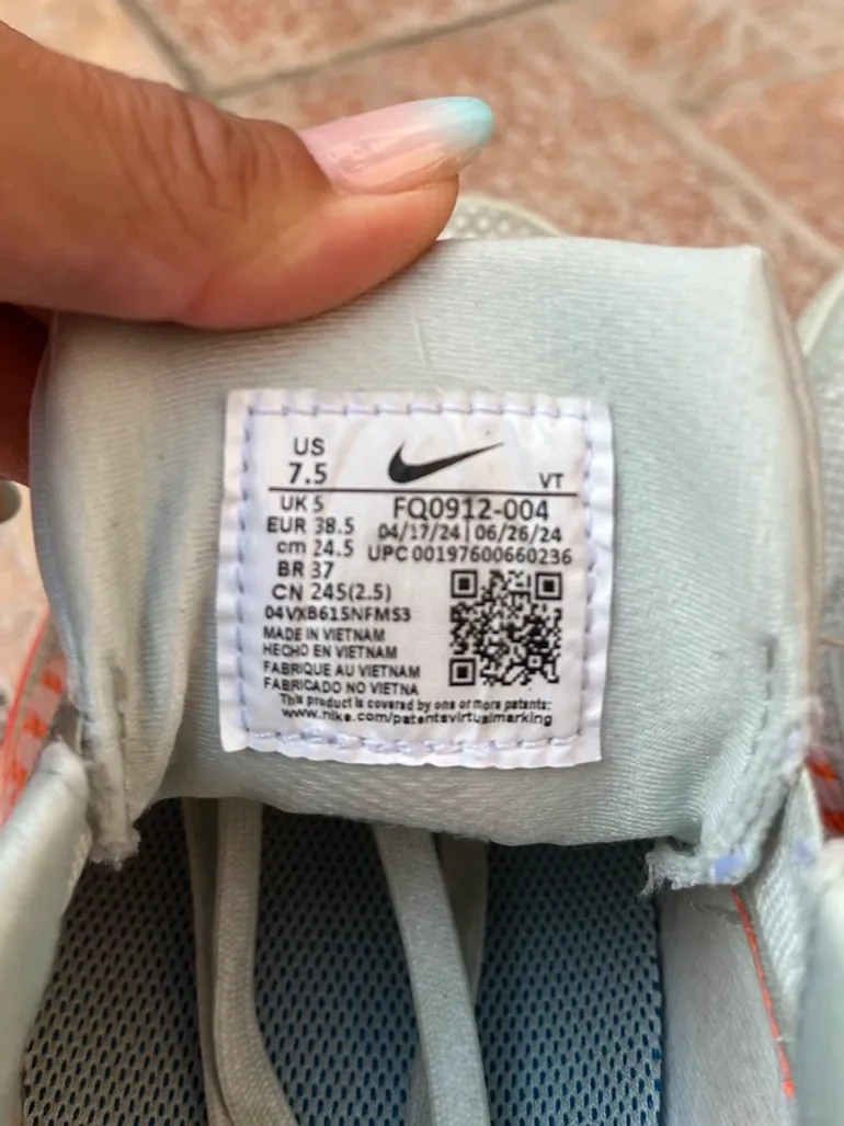 Used Nike Trial Gore-Tex bike — image 4 of 5