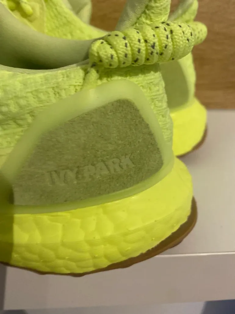 Used Adidas Ivy Park bike — image 3 of 7