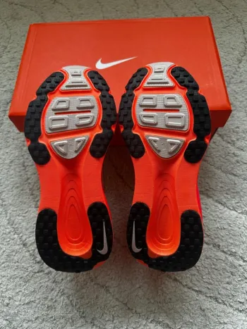 Nike Vomero 18 bike usato — immagine 2 di 8
