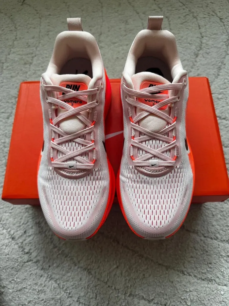 Nike Vomero 18 bike usato — immagine 4 di 8