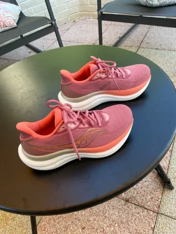 Used Saucony Triumph 23 bike — image 2 of 6