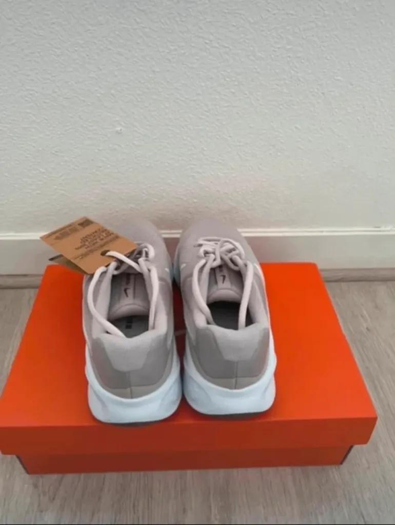 Tweedehands Nike Revolution 7 bike — afbeelding 4 van 10