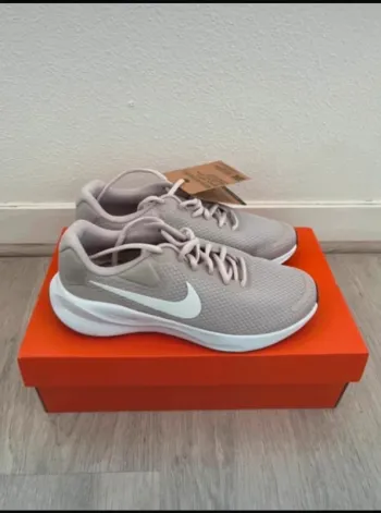 Tweedehands Nike Revolution 7 bike — afbeelding 2 van 10