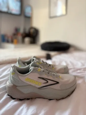 Used Brooks Cascadia 19 Running Shoes