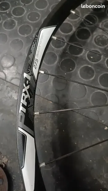 Giant 27.5 inch front wheel 15x100 bike de segunda mano — imagen 3 de 4