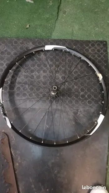 Giant 27.5 inch front wheel 15x100 bike de segunda mano — imagen 2 de 4