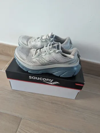 Saucony Guide 18 Running Shoes usato
