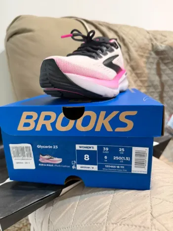 Used Scarpa Brooks Running Shoes bike — image 5 of 5