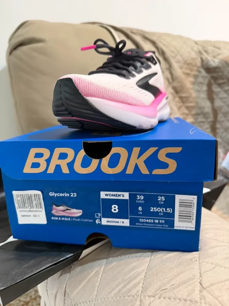 Used Scarpa Brooks Running Shoes bike — image 5 of 5