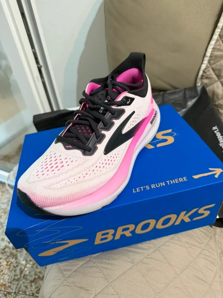 Used Scarpa Brooks Running Shoes bike — image 2 of 5