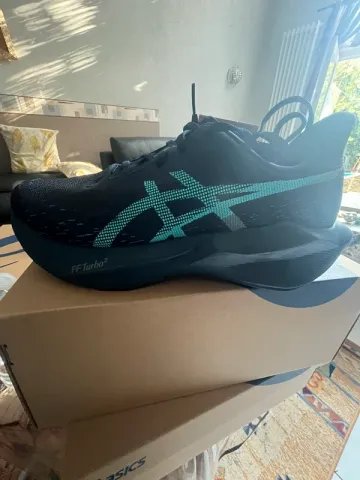 Tweedehands Asics Novablast 6 Running Shoes