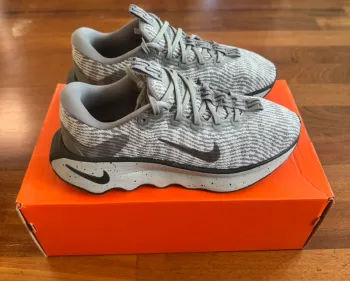 Nike Motiva Running Shoes usato