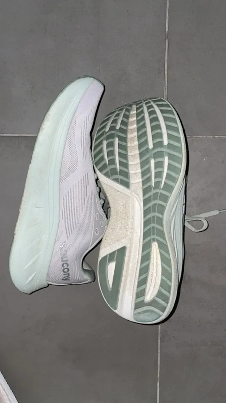 Used Saucony Running Shoes bike — image 3 of 3
