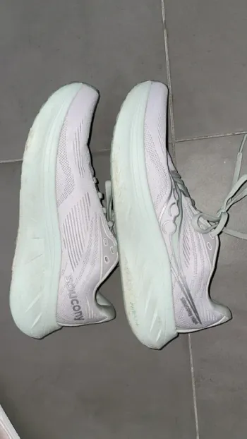 Used Saucony Running Shoes bike — image 2 of 3