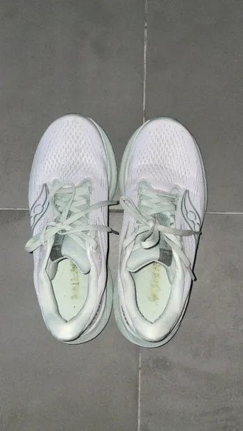 Used Saucony Running Shoes Running Shoes