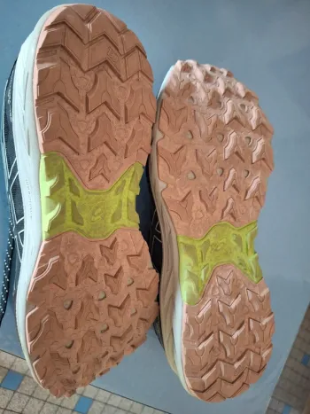 Used Asics Venture 10 bike — image 3 of 8