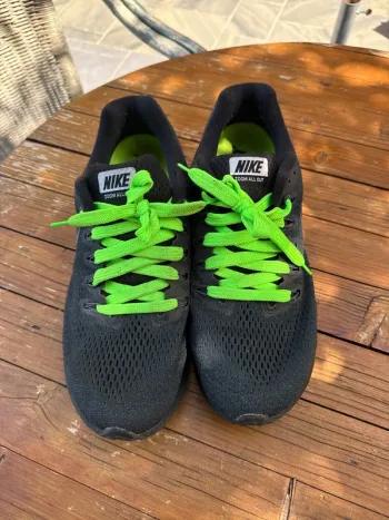 Used Verde Zoom All Out Running Shoes