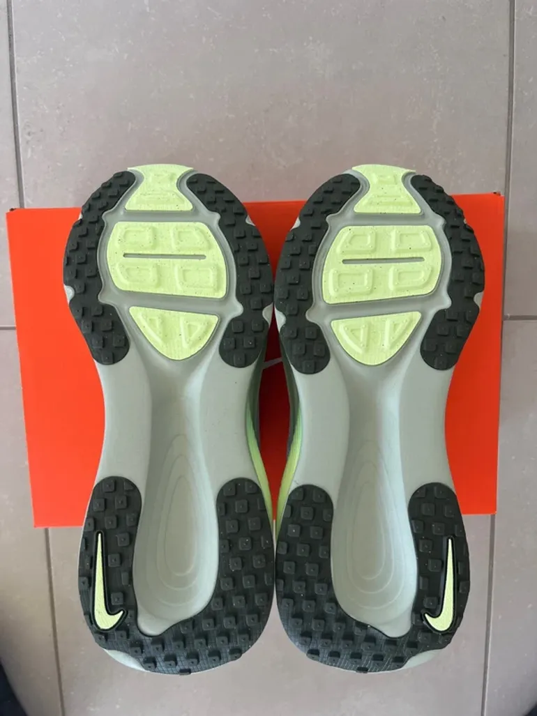Used Nike Vomero 18 bike — image 5 of 9