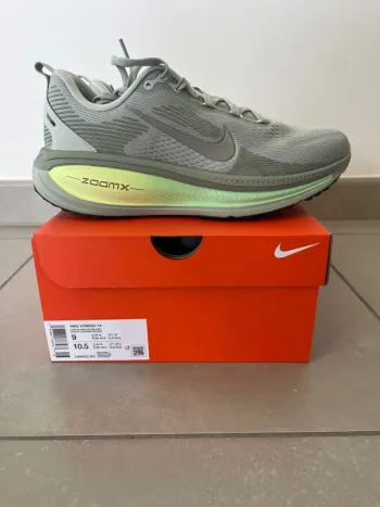 Used Nike Vomero 18 Running Shoes