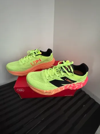 Used New Balance Fresh Foam X 1080 v13 TCS London Marathon bike — image 5 of 6