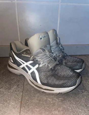 Used Asics Gel Nimbus Platinum Running Shoes