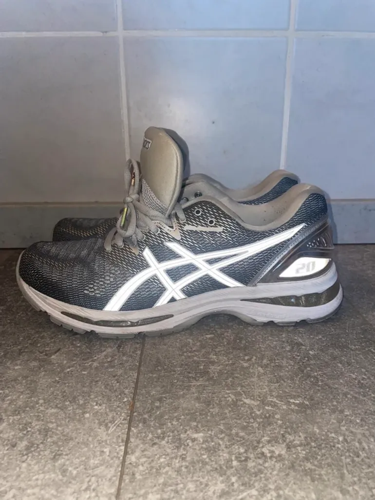Used Asics Gel Nimbus Platinum bike — image 4 of 7