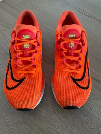 Used Orange Zoom Fly 5 Running Shoes