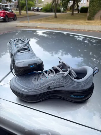 Used Nike Vomero plus bike — image 2 of 9