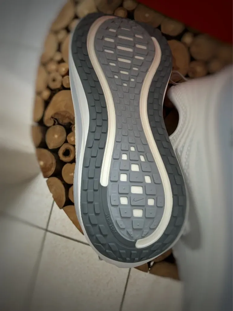 Used White Vomero Plus bike — image 8 of 11