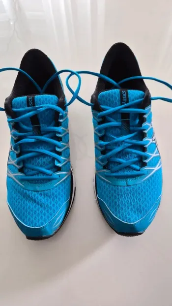 Used Asics GEL-ATTRACT 4 Running Shoes