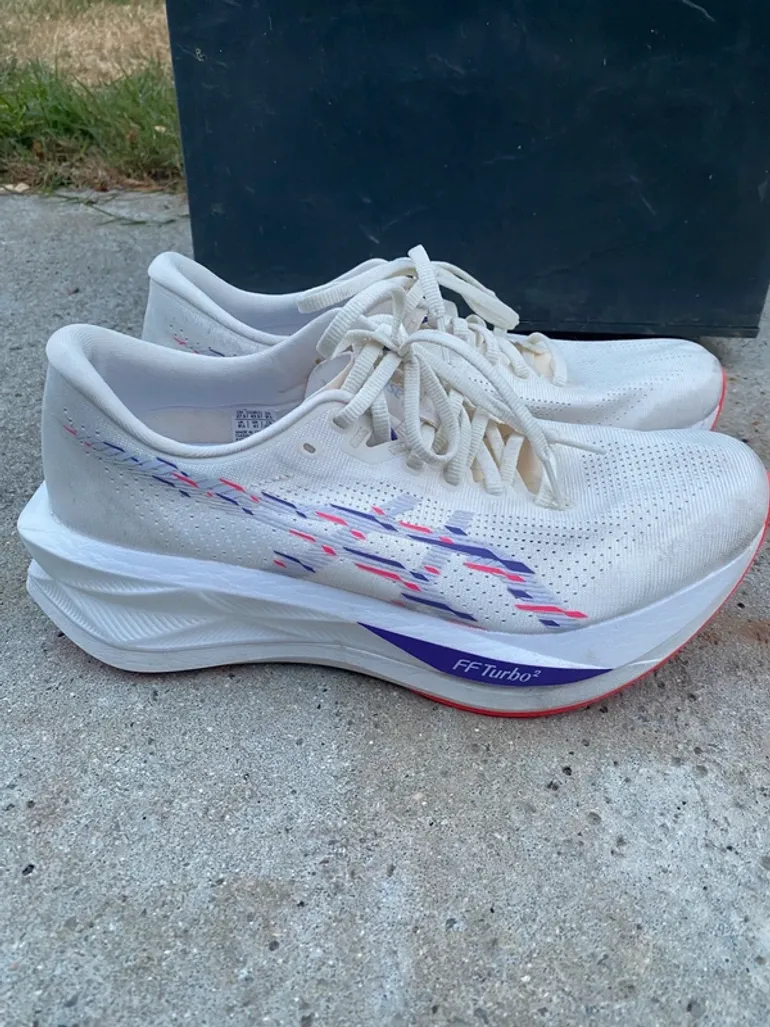 Used Asics Running Shoes bike — image 3 of 7