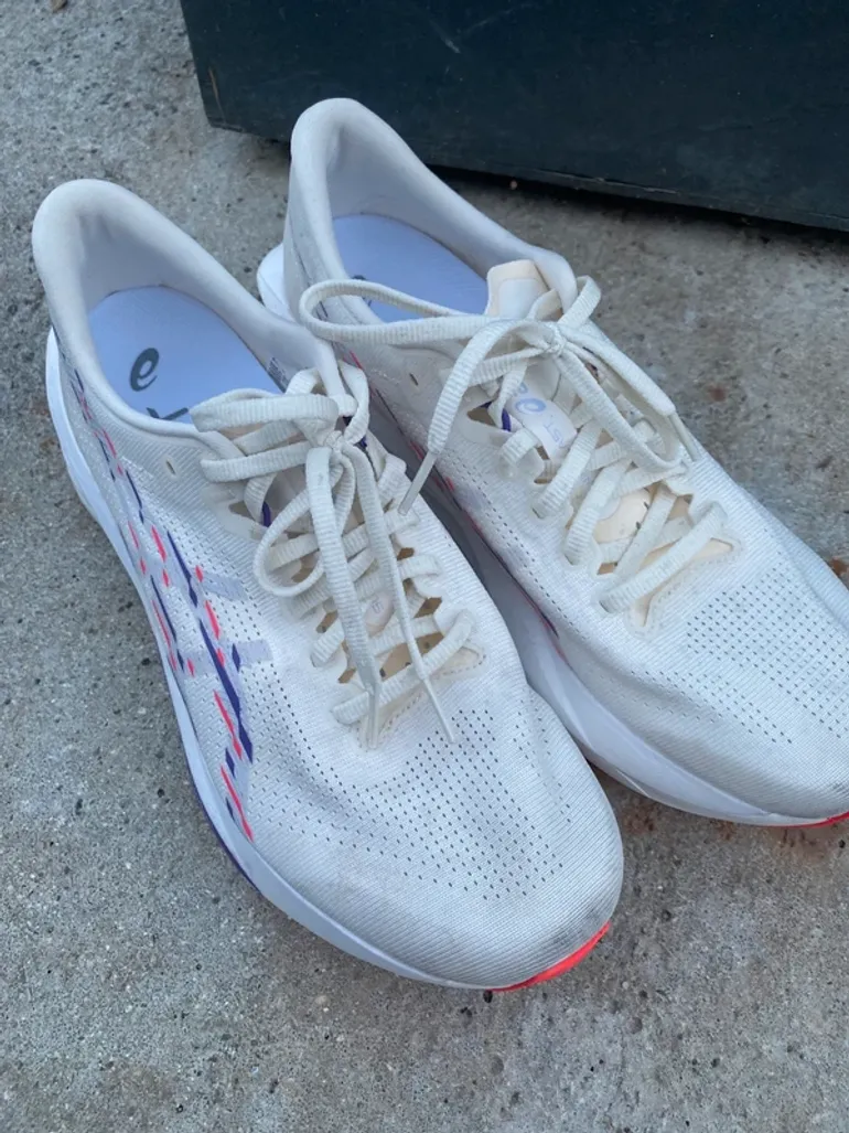 Used Asics Running Shoes bike — image 2 of 7