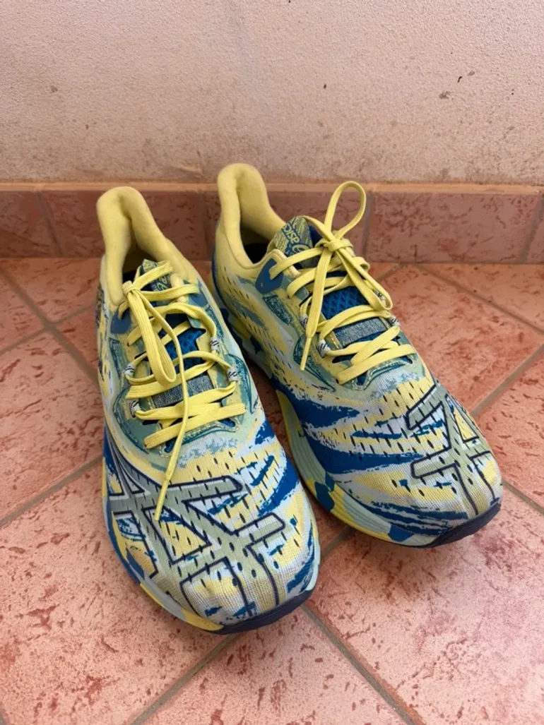 Used Asics sneakers bike — image 2 of 4