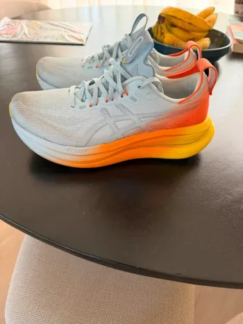 Used Asics Gel Nimbus bike — image 2 of 6