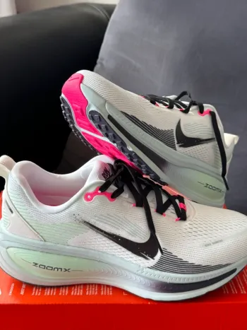 Used Nike Vomero 18 bike — image 2 of 12