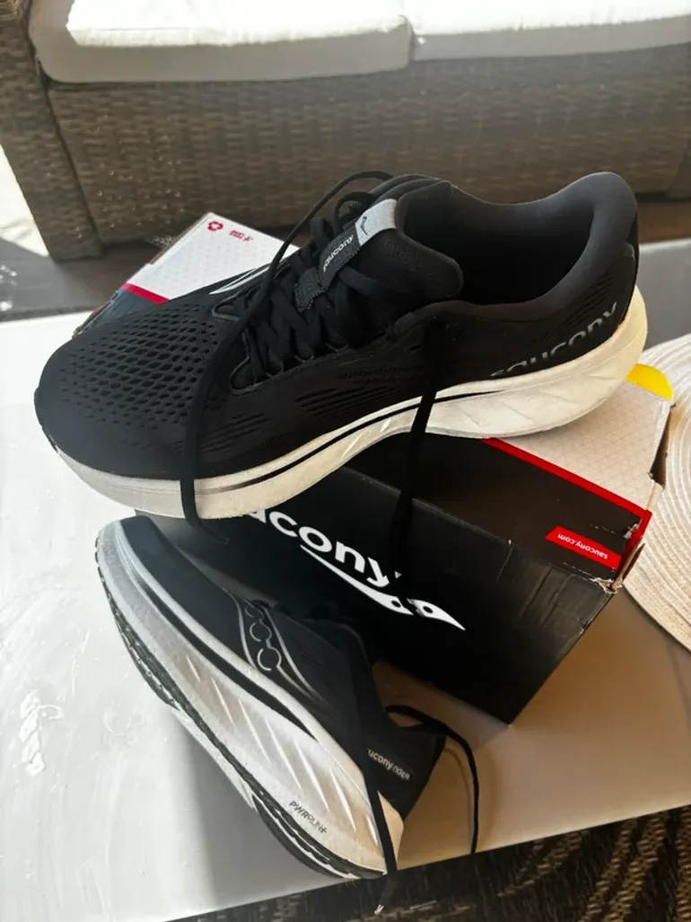 Used Saucony Running Shoes bike — image 2 of 5