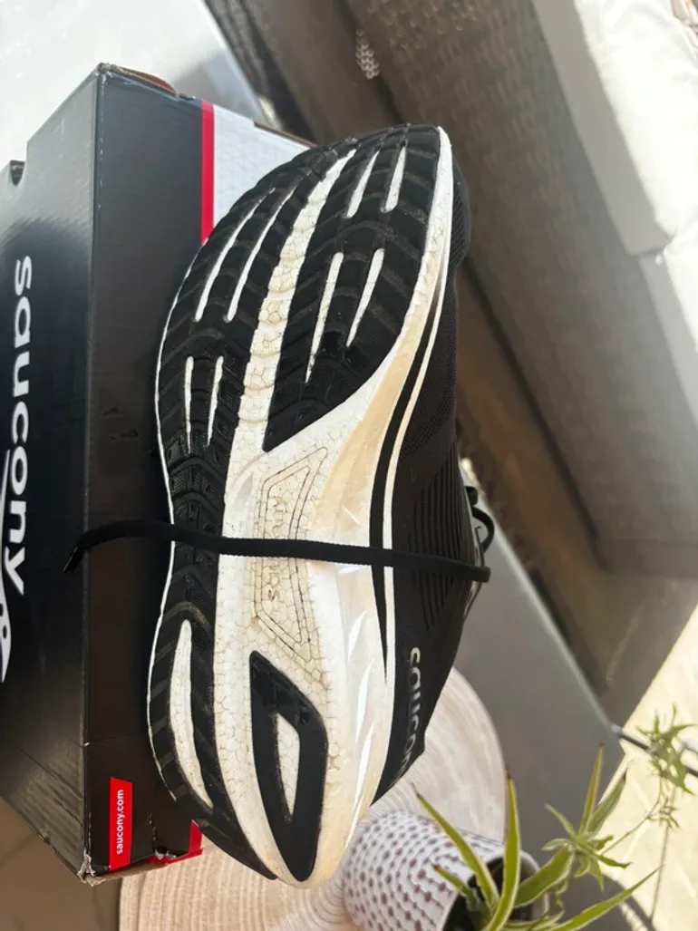 Used Saucony Running Shoes bike — image 3 of 5
