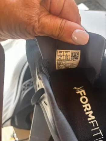 Used Saucony Running Shoes bike — image 5 of 5
