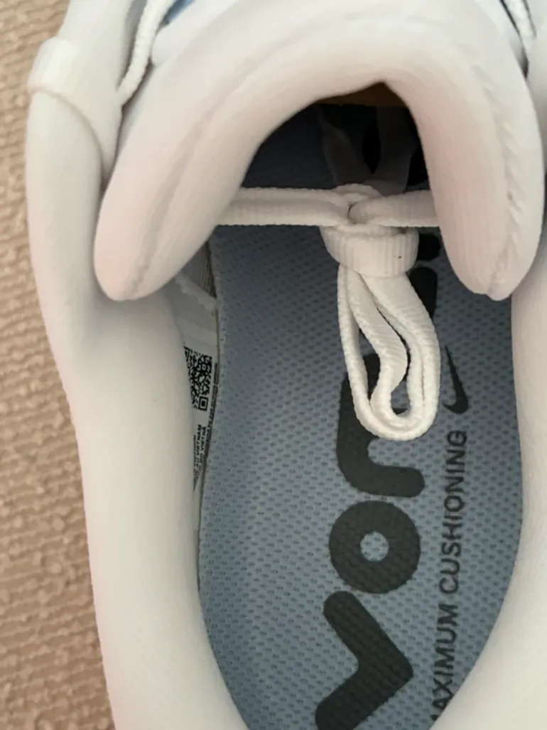 Used White Vomero Plus bike — image 11 of 15