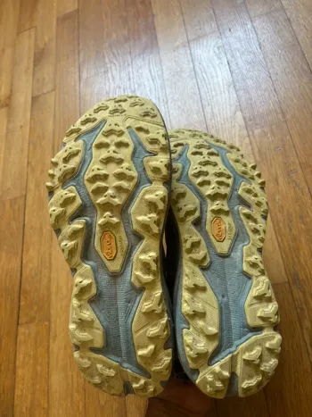 Used Hoka Trailrunning Shoes bike — image 4 of 4