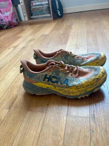 Used Hoka Trailrunning Shoes bike — image 2 of 4