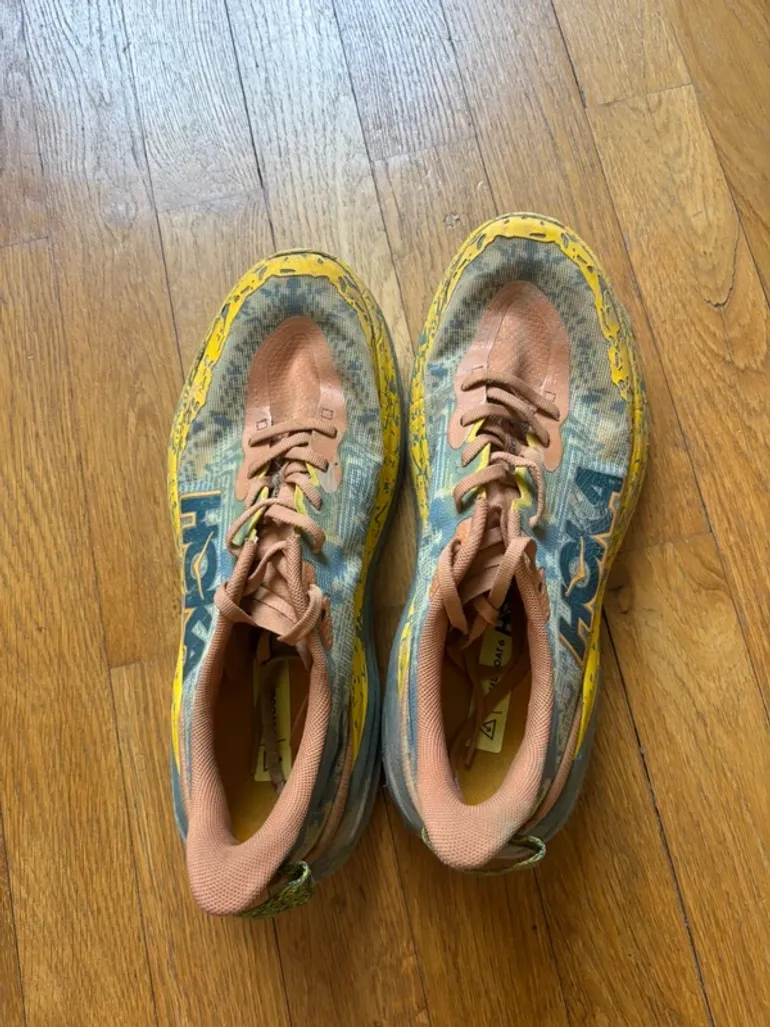 Used Hoka Trailrunning Shoes bike — image 3 of 4